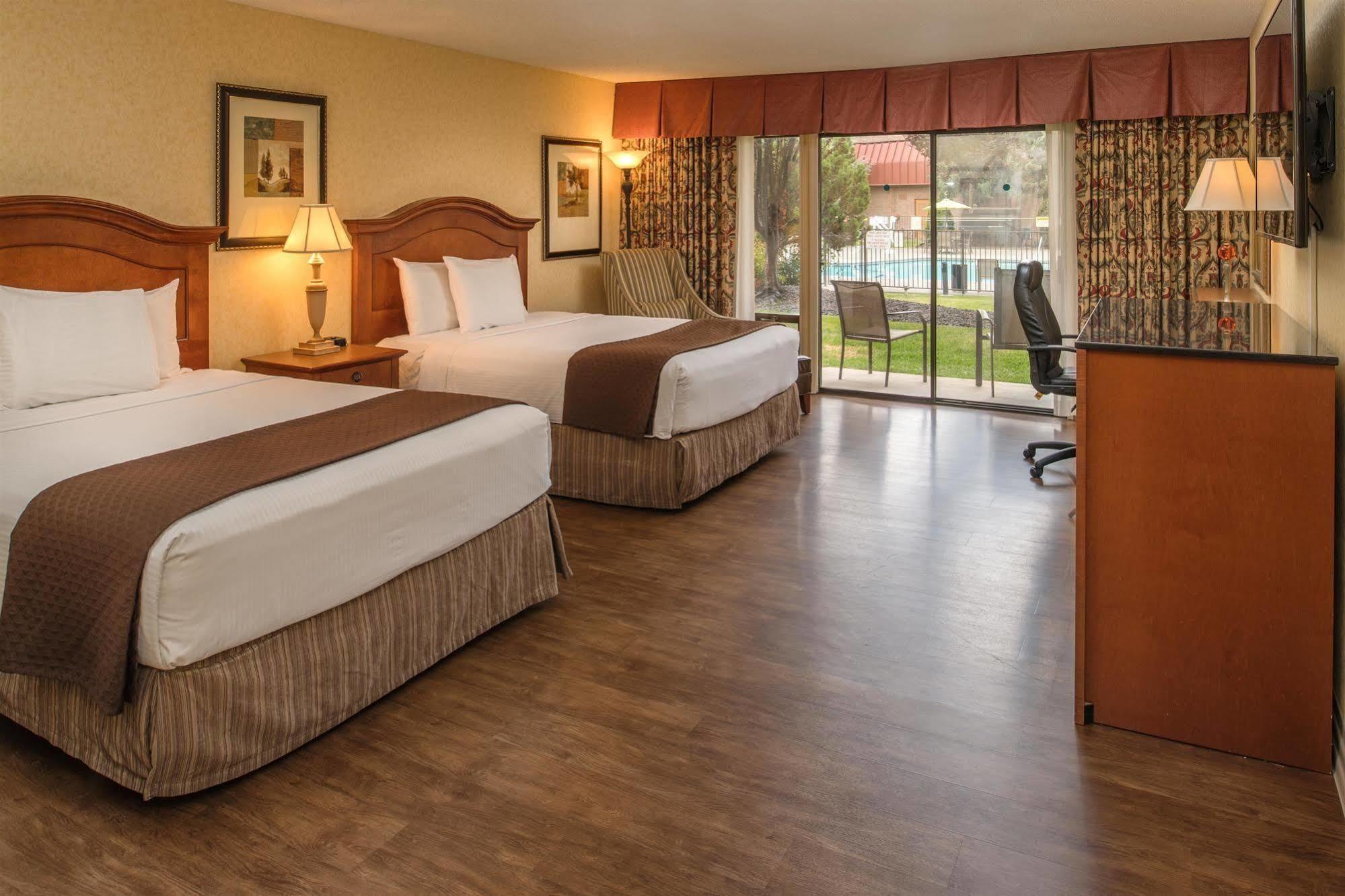 Red Lion Hotel Pasco Airport & Conference Center Esterno foto